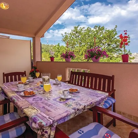 1 Bedroom Stunning In Apartment Bakarac