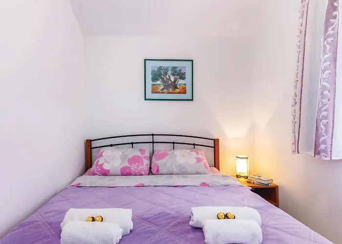 1 Bedroom Stunning In Bakarac