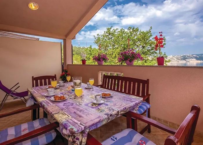 1 Bedroom Stunning In Lägenhet Bakarac