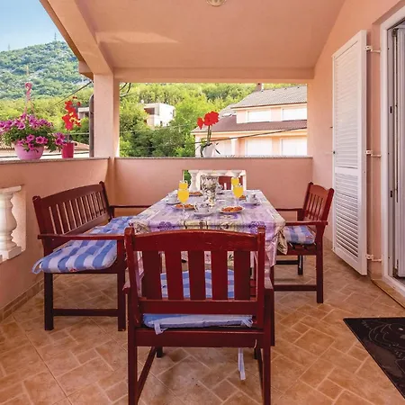 1 Bedroom Cozy In Appartement