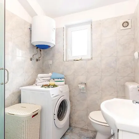 1 Bedroom Cozy In